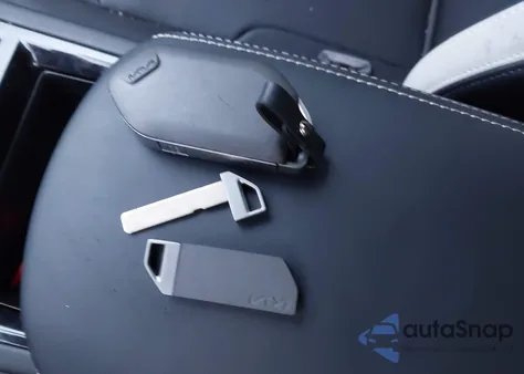 2025 Kia K5 Gt-Line z USA, uszkodzony, nr VIN KNAG64J70S5374112